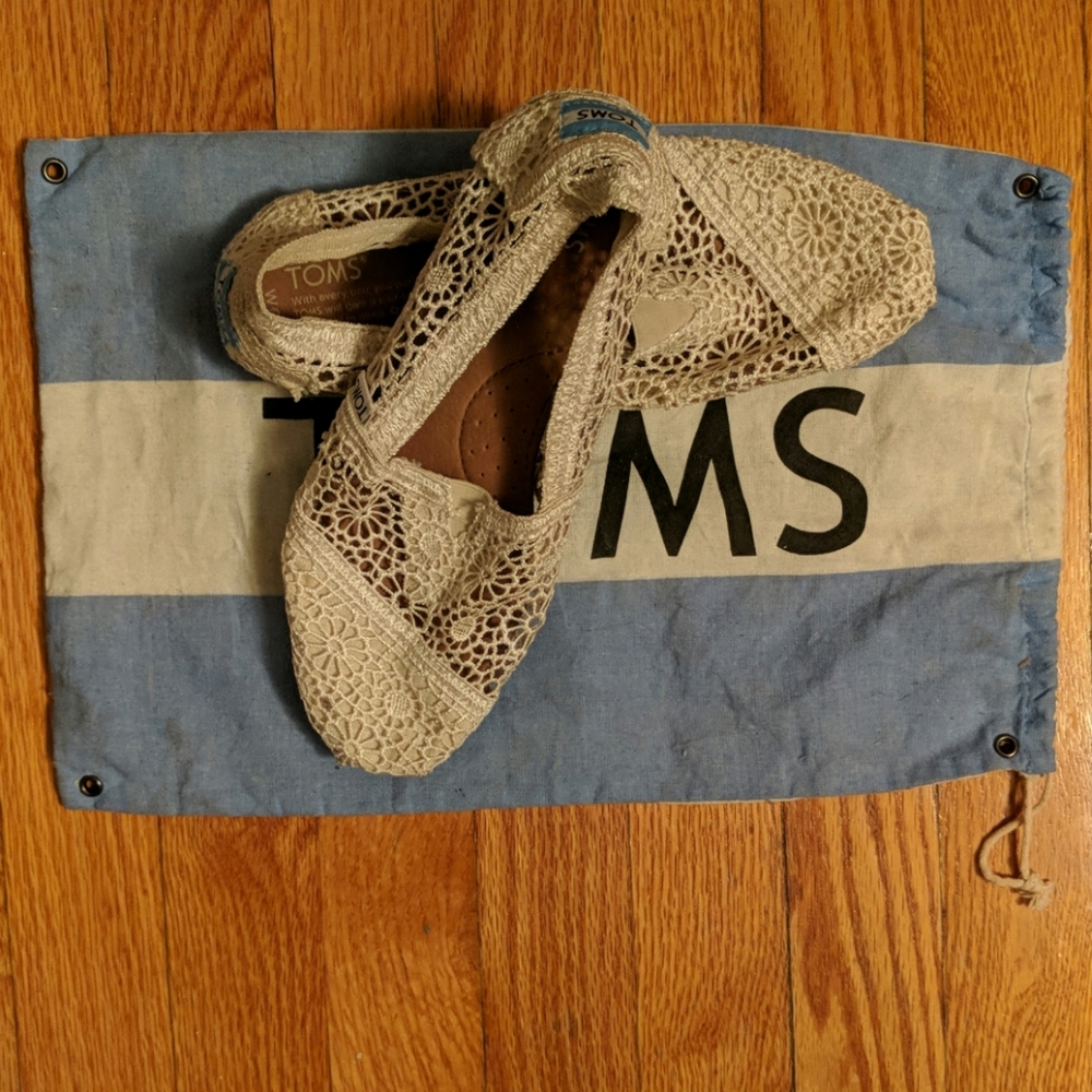 TOMS size 6 crochet slip on